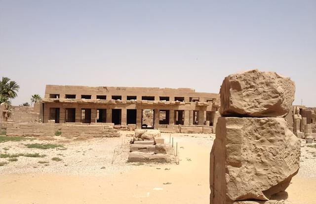 阿蒙霍特普二世在对古埃及的建设中，做出了怎样的贡献？