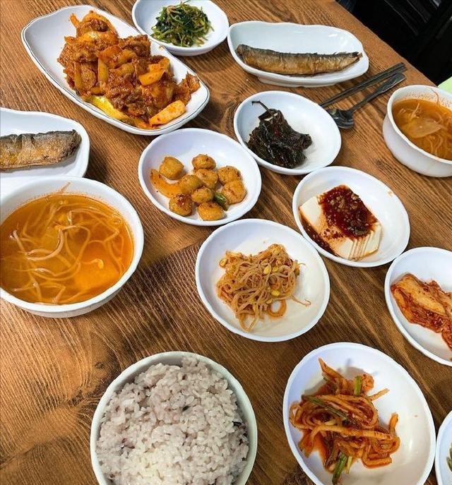 满桌泡菜！首尔最火家常菜 号称大韩顶级美味 却吓坏中国网友